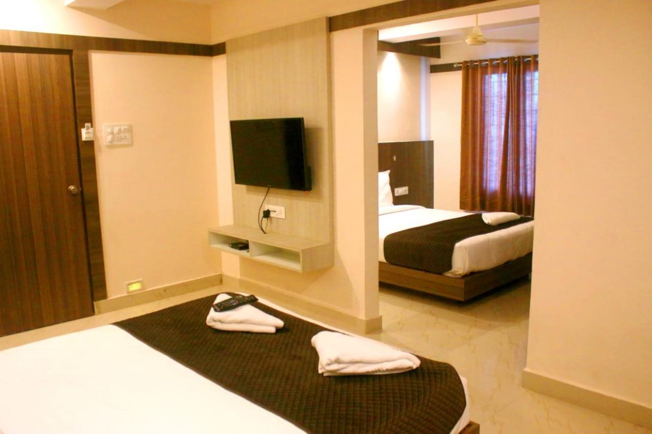 Hosūr Hotel Sakura Inn מראה חיצוני תמונה